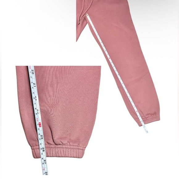 Rare Beauty - "Comfy" Outfit - Picture 14 of 16